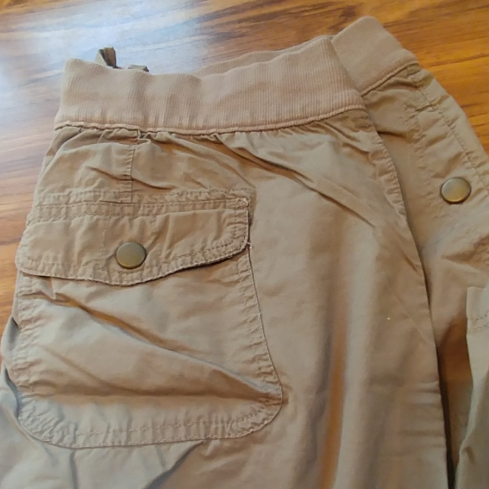 Old navy maternity pants - Picture 4 of 5